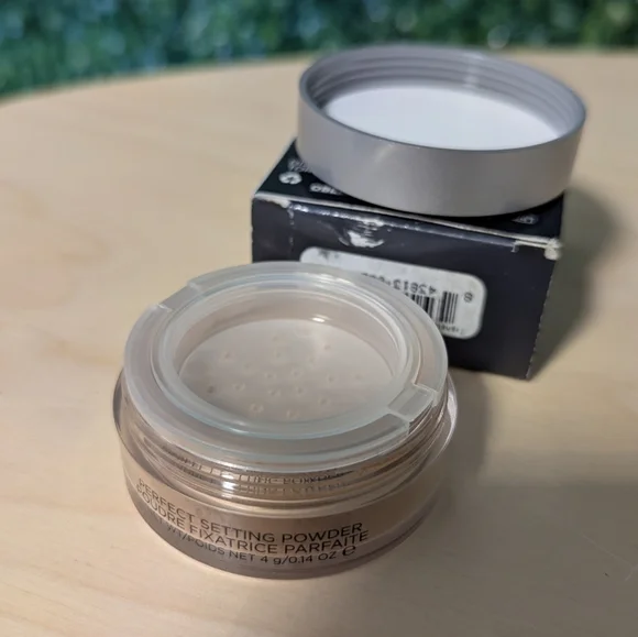 Cover FX Perfect Setting Powder, Deep Translucent, 4g - Picture 4 of 4